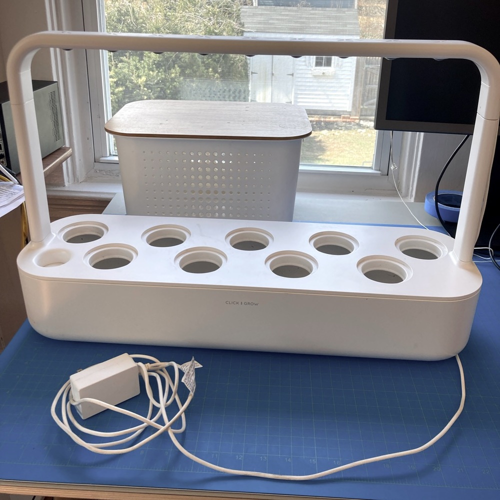 Click and grow indoor garden